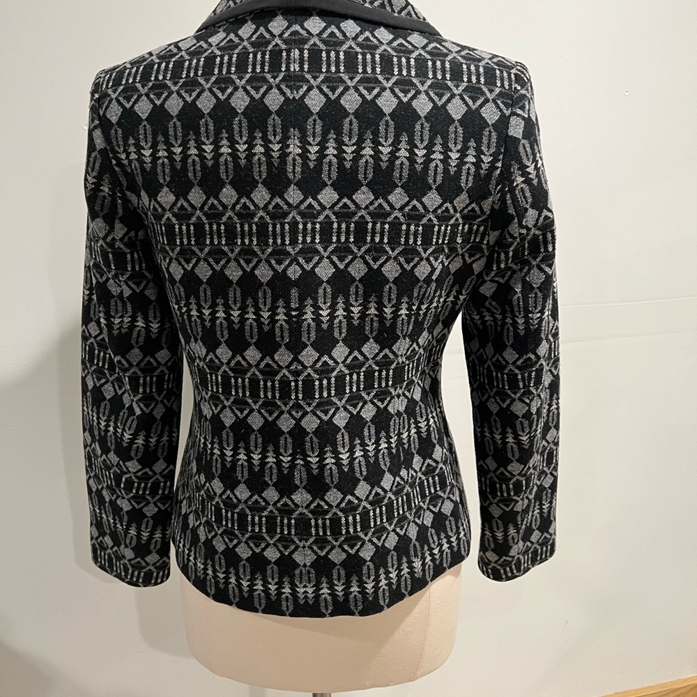 Pendleton wool zip front jacket. - Picture 2 of 8